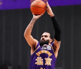 betvictor伟德官方网站-输江苏？张庆鹏脸都不要了？进攻只靠2将强解，防守防不住！